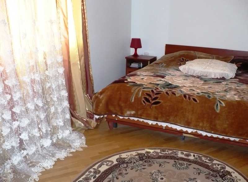 Сухуми снять посуточно. Абхазия Сухуми квартиры. Спальни в Абхазии. Квартира в центре Сухума. Абхазия апартаменты у моря.