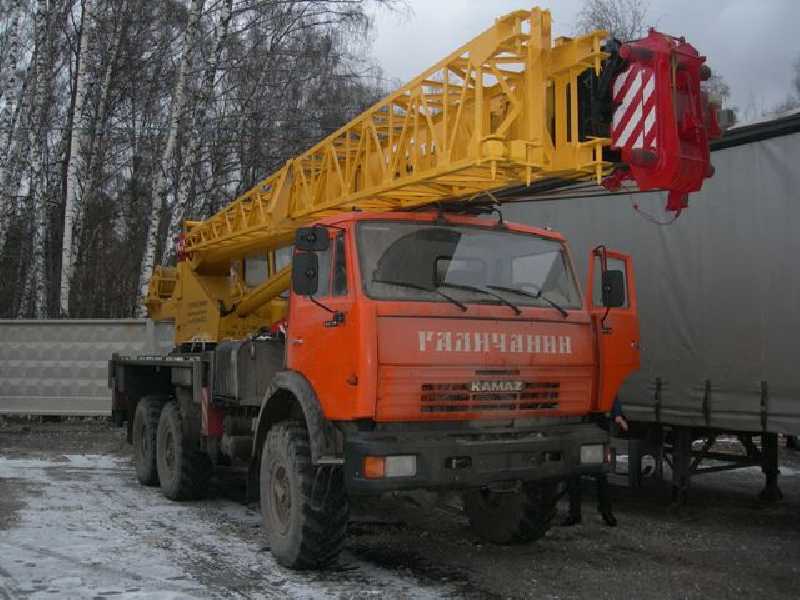 Галичанин 100 тонн. Ямобур на автокран Ивановец. Виды автокранов по грузоподъемности. Галичанин 35 тонн фото.