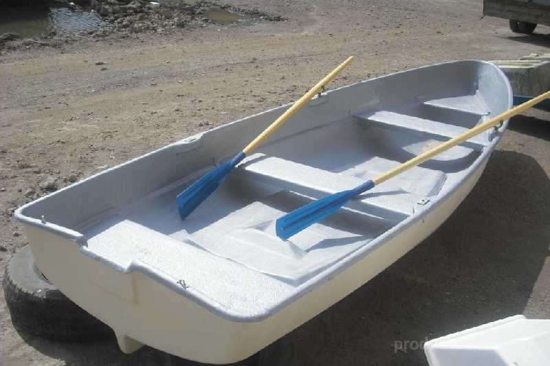 Петрозаводск купить пластиковый. Лодка пластиковая Пегас 4м. Лодка весельная пластиковая. Прогулочные лодки из пластика. Пластиковая лодочка.